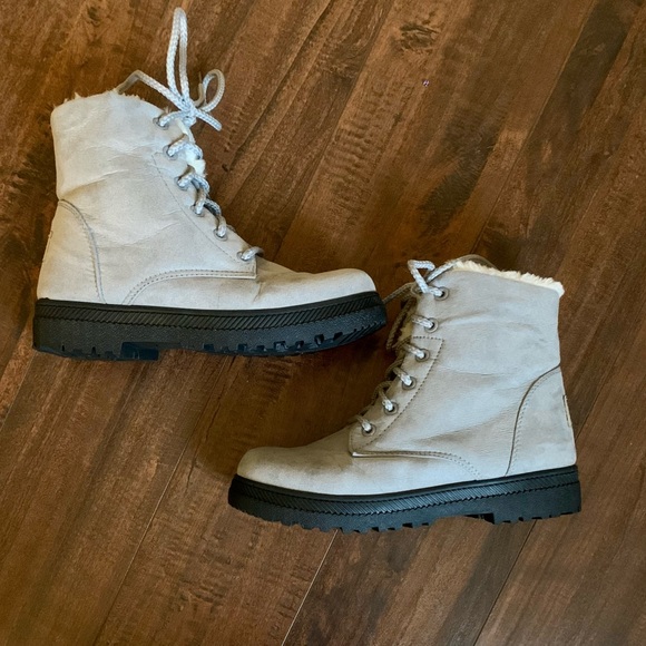 SQL Gray Faux Fur Ankle Booties SZ-7 - Picture 4 of 11